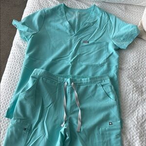 FIGS Aqua Blue Scrub Set